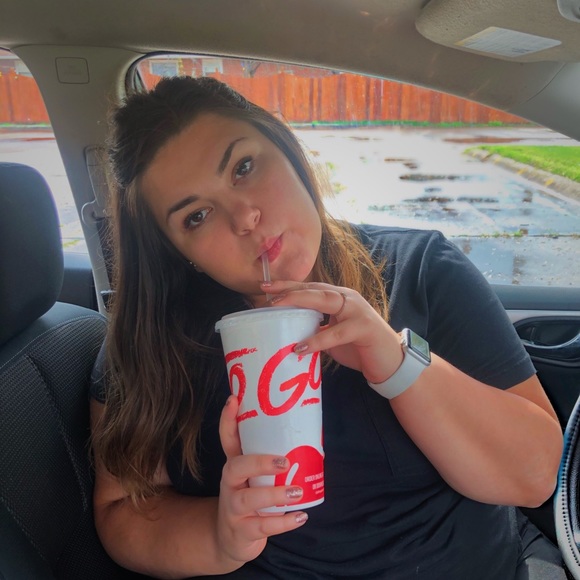 Meet your Posher, Carlie - Picture 1 of 1